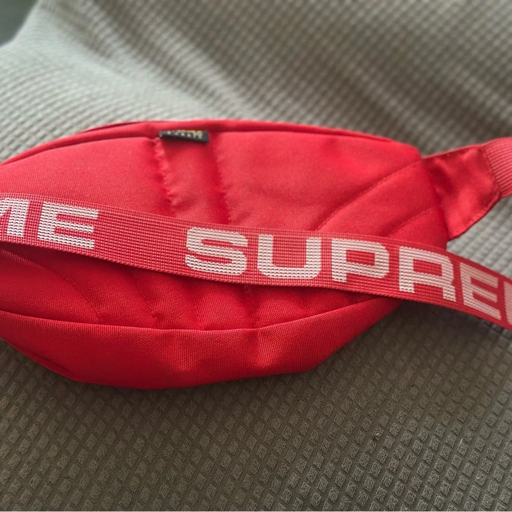 Supreme Vibrant Red Bag - Picture 2 of 3